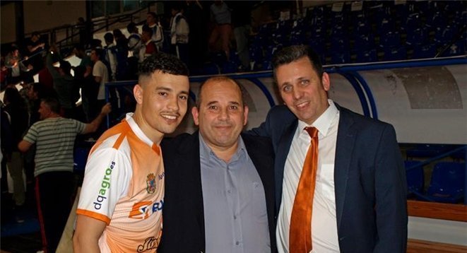 Rahali en la izquierda de la imagen junto con Ricardo Ibáñez y Guillamón