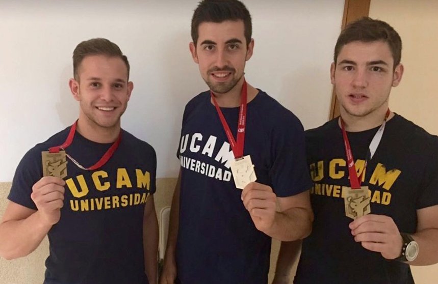 Pepe Carbonell, Jagoba Vizuete y Pablo Arenas con sus medallas del Campeonato del Mundo Universitario