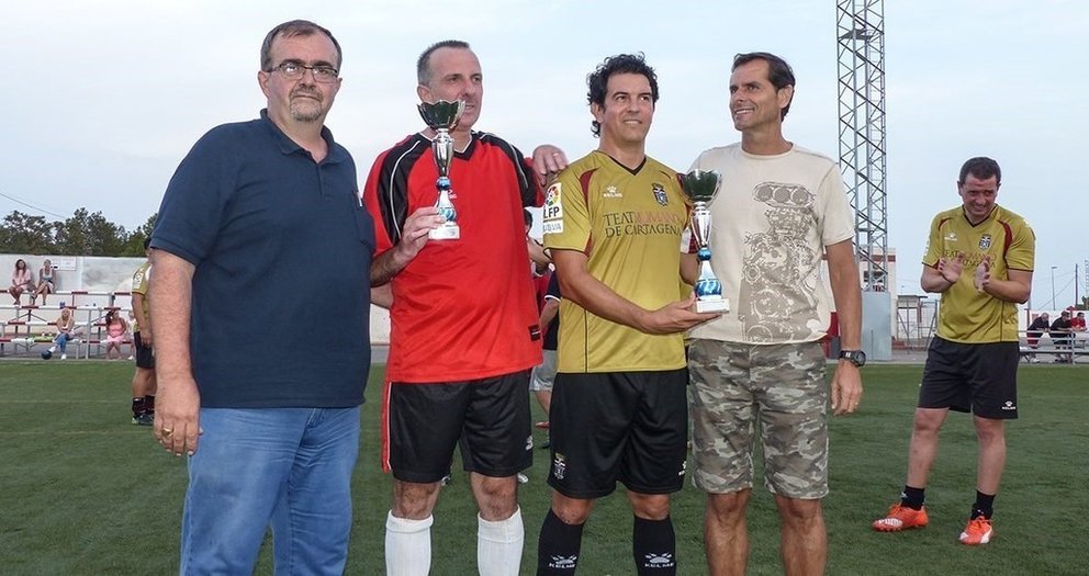 El Cartagena FC conquista el III Trofeo ‘Playa de Los Urrutias’ de fútbol de veteranos