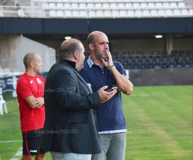 El entrenador Alberto Montagudo en conversación con Manolo Breis,