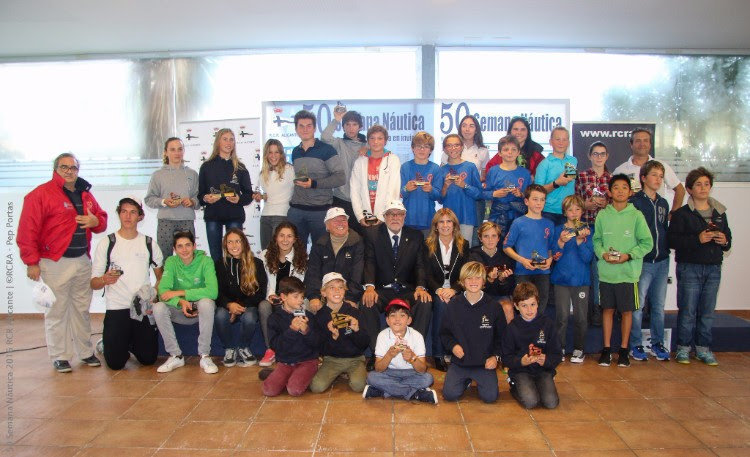 Foto de familia de los vencedores en la 50 Semana Náutica de Alicante.- Foto: Pep Portas