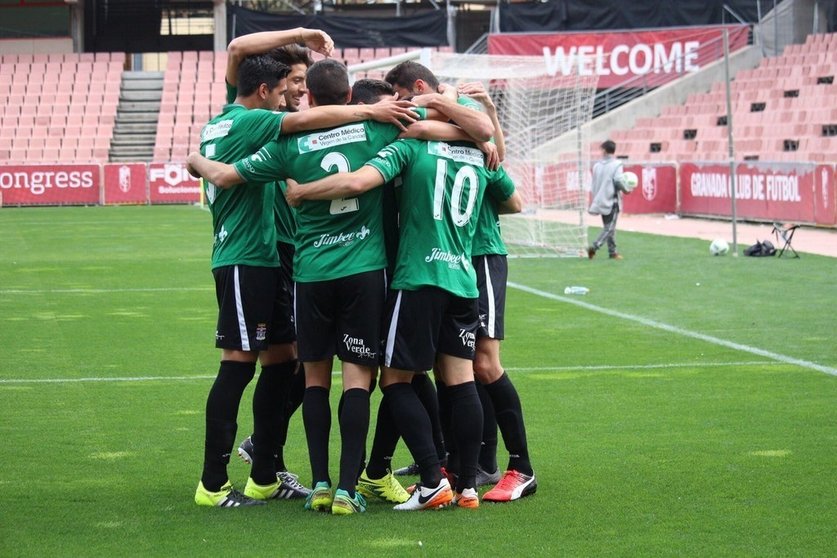 Los jugadores celebran el gol de Llorente en Granada/Foto: FCC