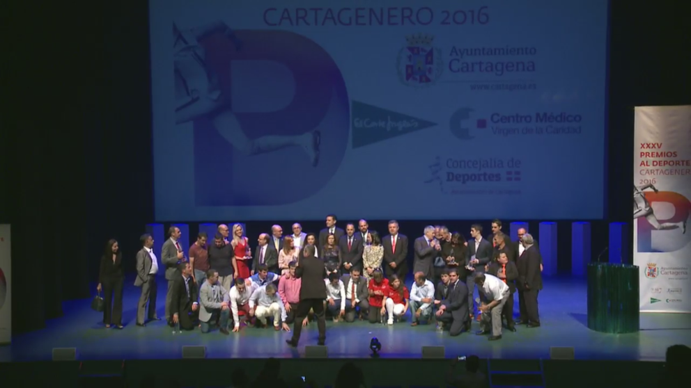 Foto de familia con todos los galardonados del 2016/Foto: Youtube Ayto Cartagena