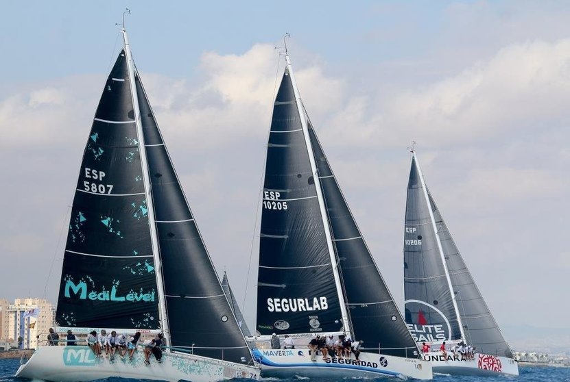 Kundaka-Elite Sails, Tanit III-Medilevel y Maverta, en lo más alto del podio recibiendo los trofeos con las autoridades.©Pep Portas / Estrella de Levante