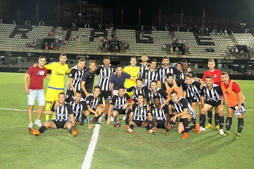 Los jugadores albinegros celebran la Carabela lograda en penalti/Foto: RAÚL VELASCO-SCT