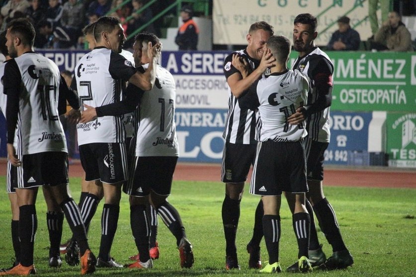 Los jugadores albinegros celebran el 0-1 de Gracia/Foto: Prensa FCC