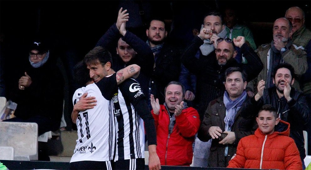 Mauro (dcha) celebra su gol con EladyFoto: RAÚL VELASCO-SCT