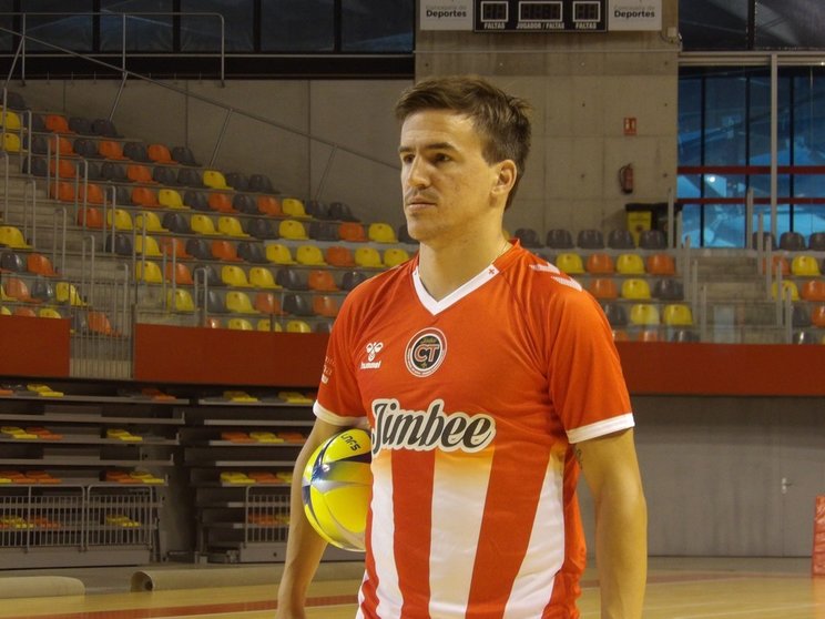 Marinovic con la camiseta del Jimbee Cartagena // FOTO: SCT