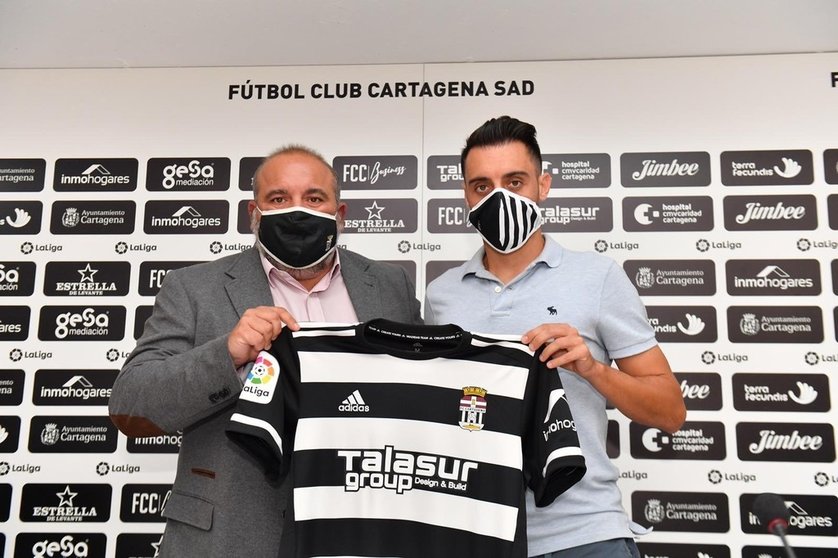 Sergio Aguza con la elástica albinegra // FOTO: FC Cartagena