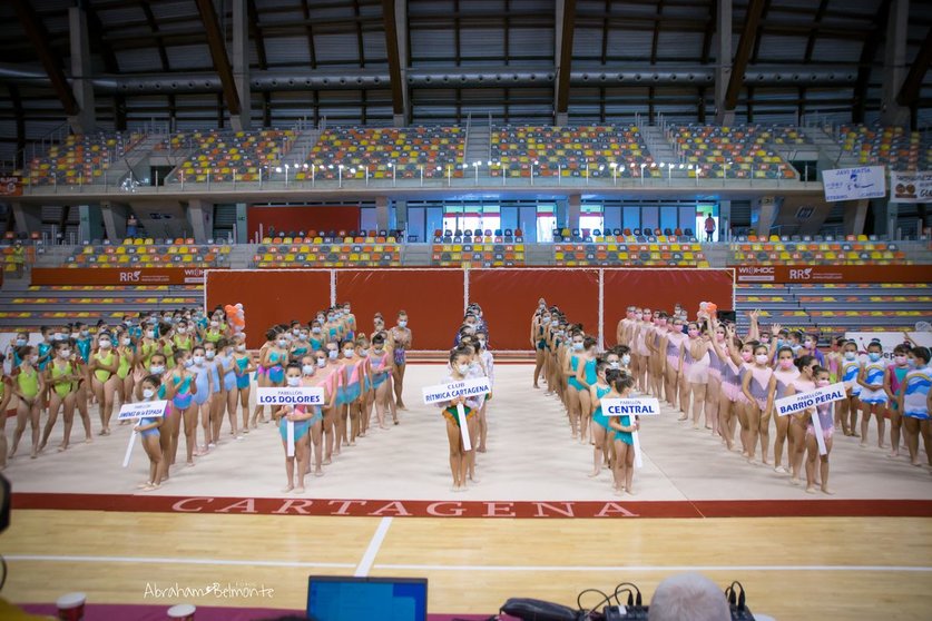 La competición escolar de conjuntos de gimnasia rítmica de las escuelas municipales se reanuda tras la pandemia. Foto: Cartagena.es