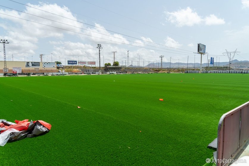 Las obras del Plan Césped avanzan en los tres primeros campos de fútbol municipales