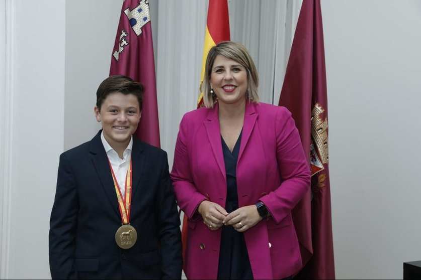 La alcaldesa recibe al campeón del mundo de Doma Clásica Alejandro Navarro